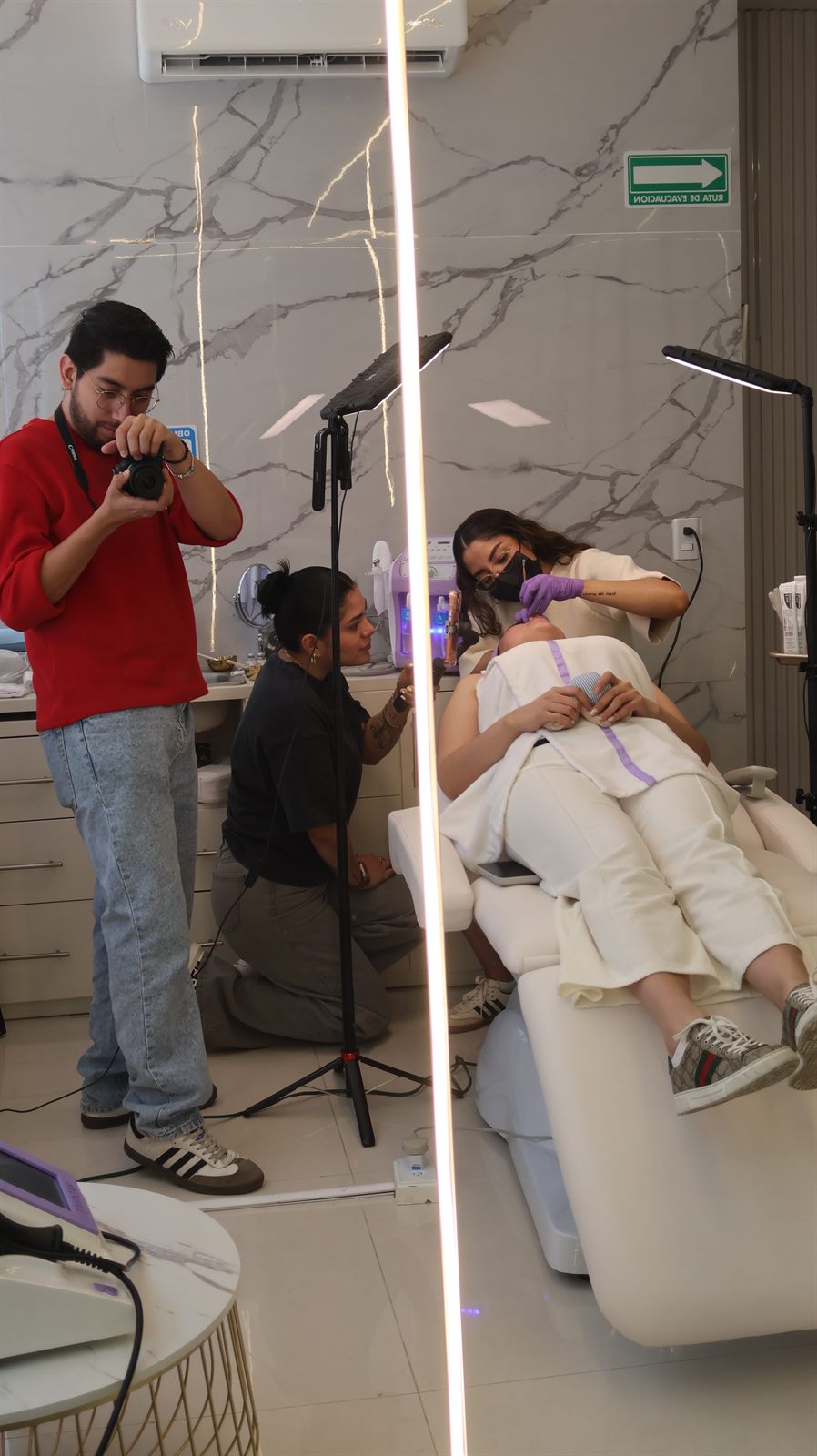 Genesis y Jonathan, fundadores de BEIN, trabajando juntos